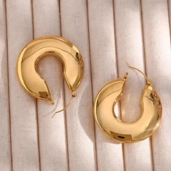 NEW HOLLOW HOOP 18K GOLD EARRINGS, NICE EARRINGS, CUTE EARRINGS - Picture 5 of 7